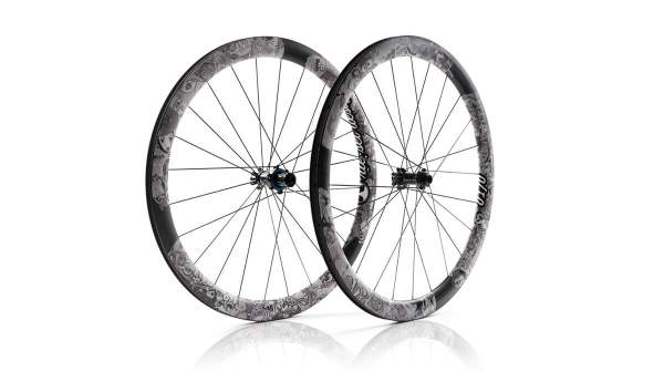 Riesel Design Laufradsatz b170 Road Disc Carbon Stickerbomb Ultra Black 12mm Steckachse vorn Sram XD